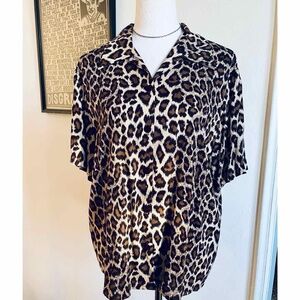 Vintage leopard print club shirt size mens small or womens medium. Unisex
